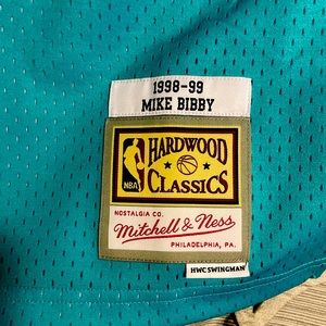 Hardwood Classics “Large” Vancouver Grizzlies, Mike Bobby Jersey.
